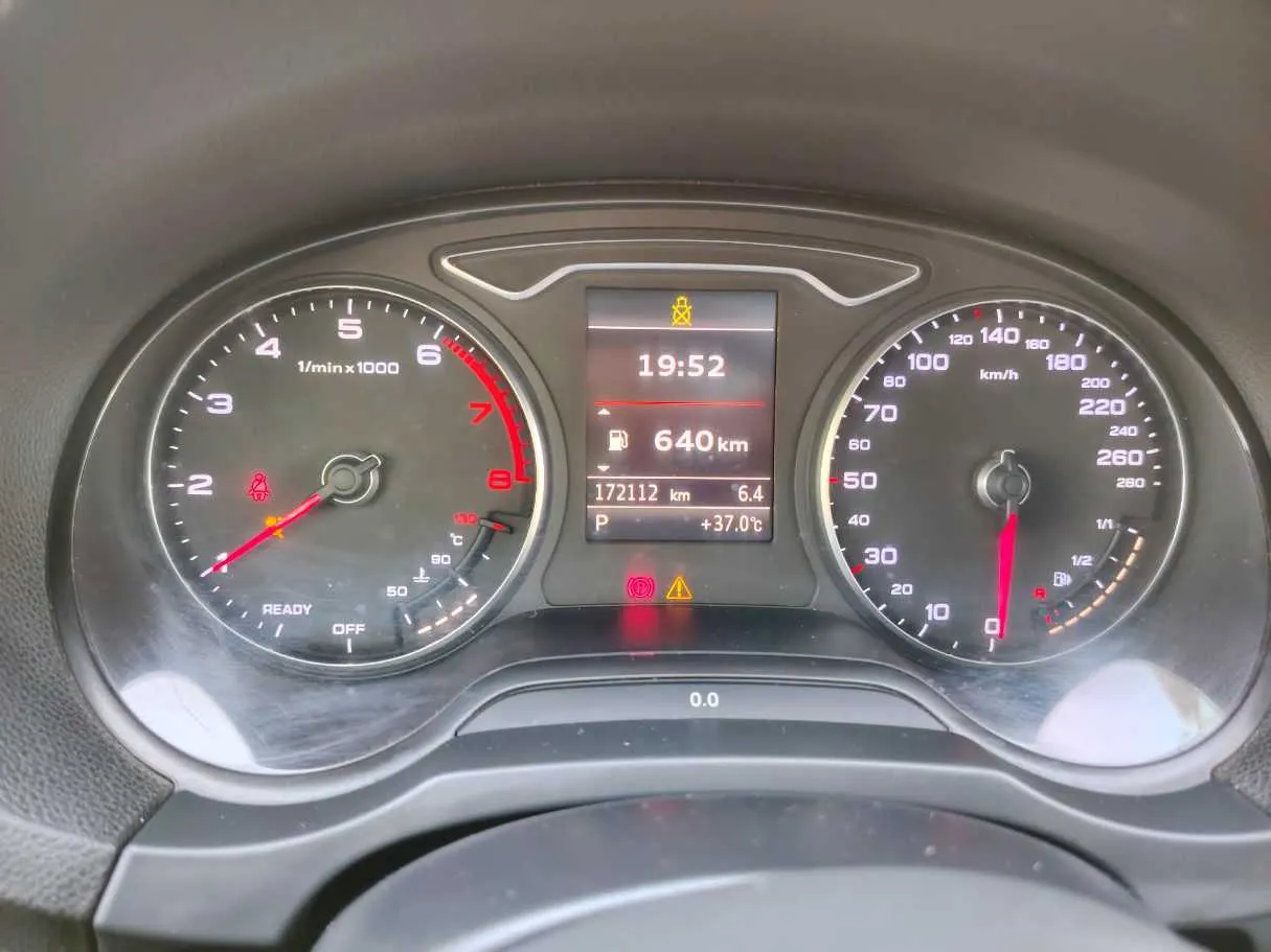 Car image 25