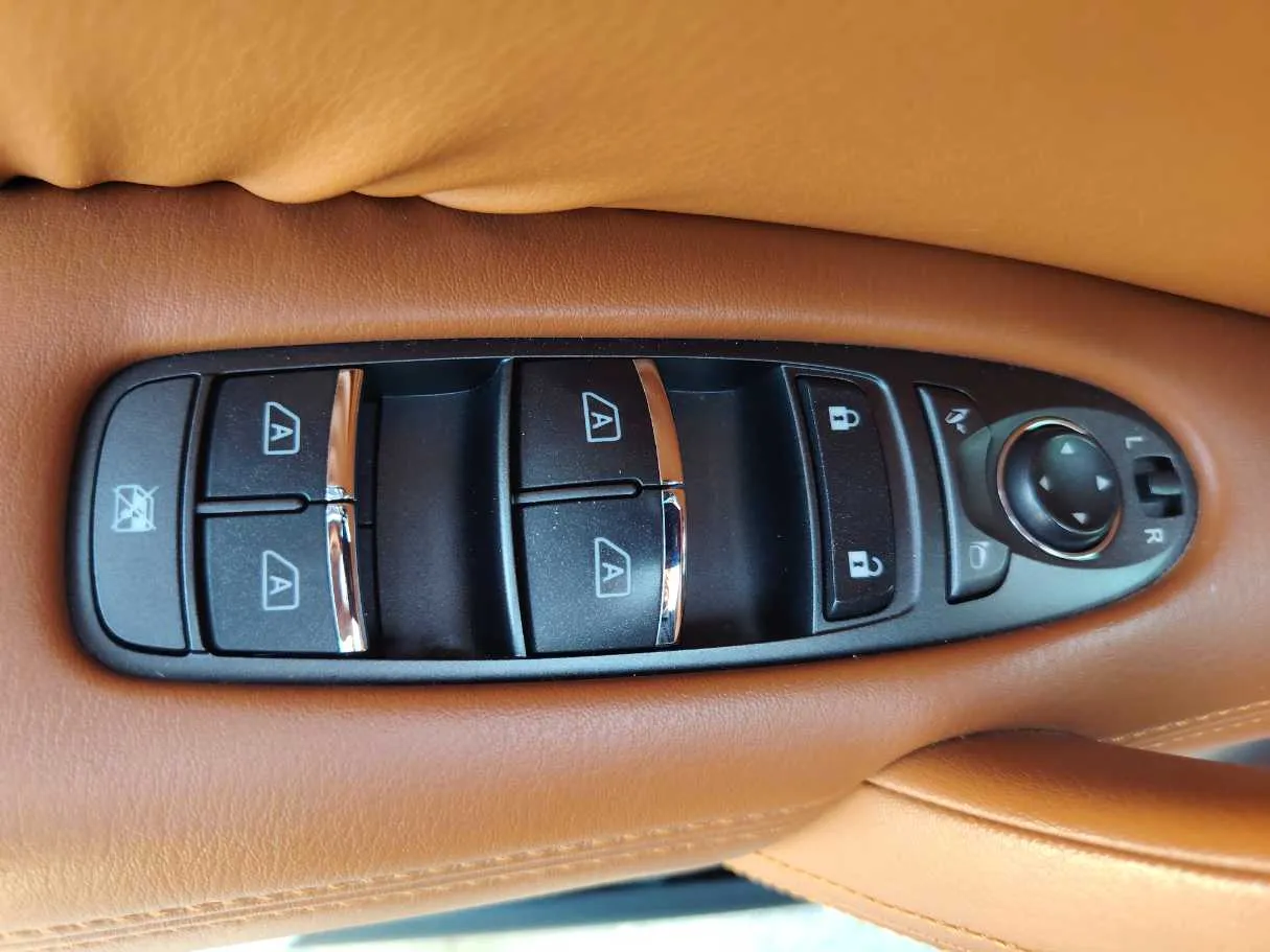 Car image 28