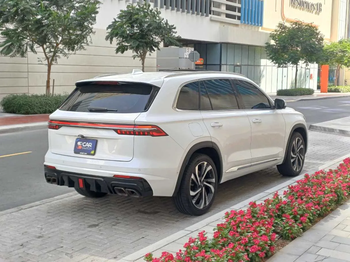 Car image 5