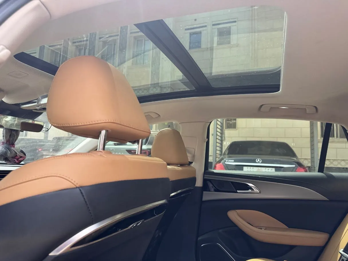 Car image 16