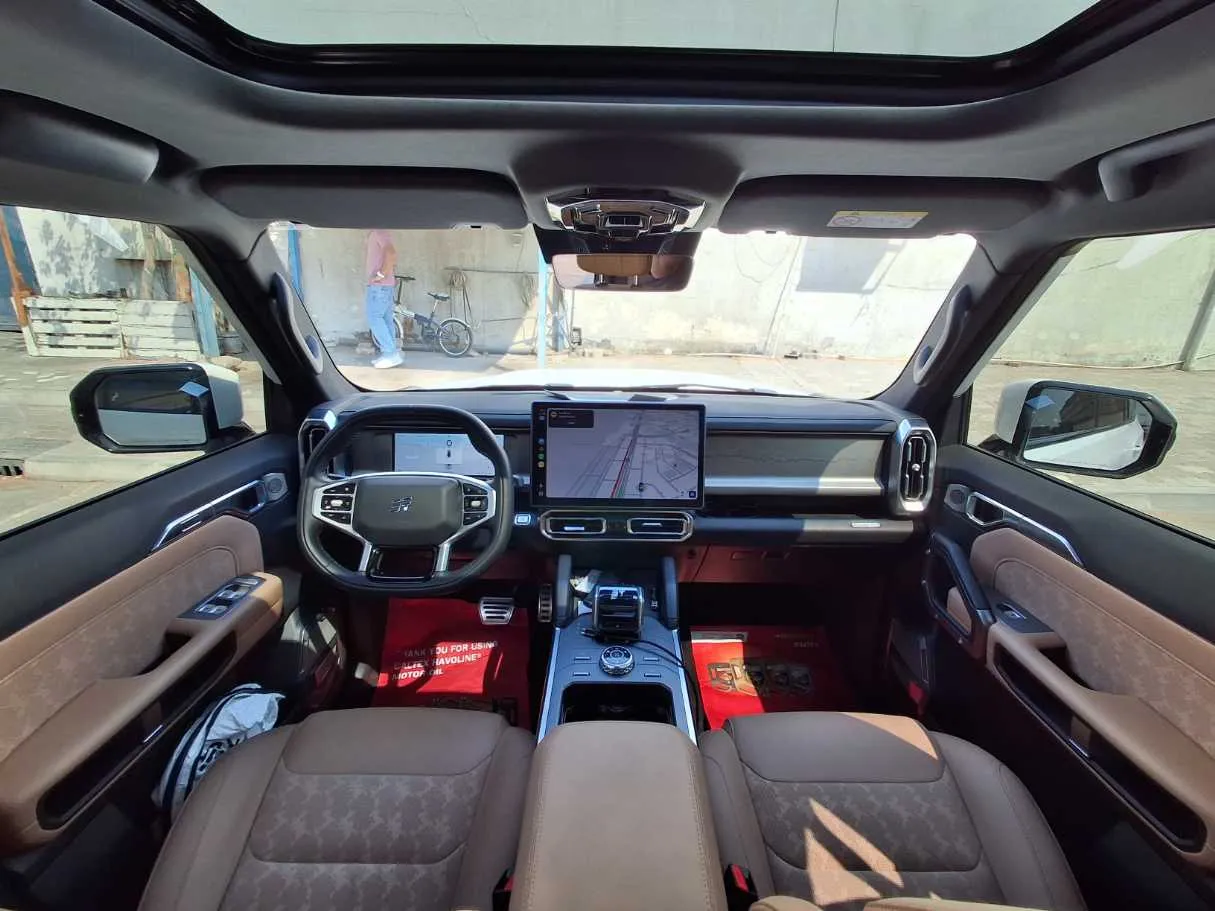 Car image 14