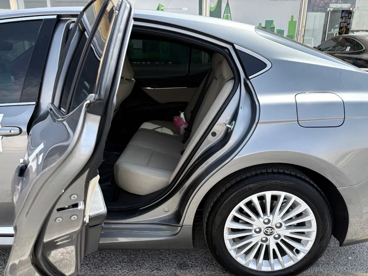 Car image 15
