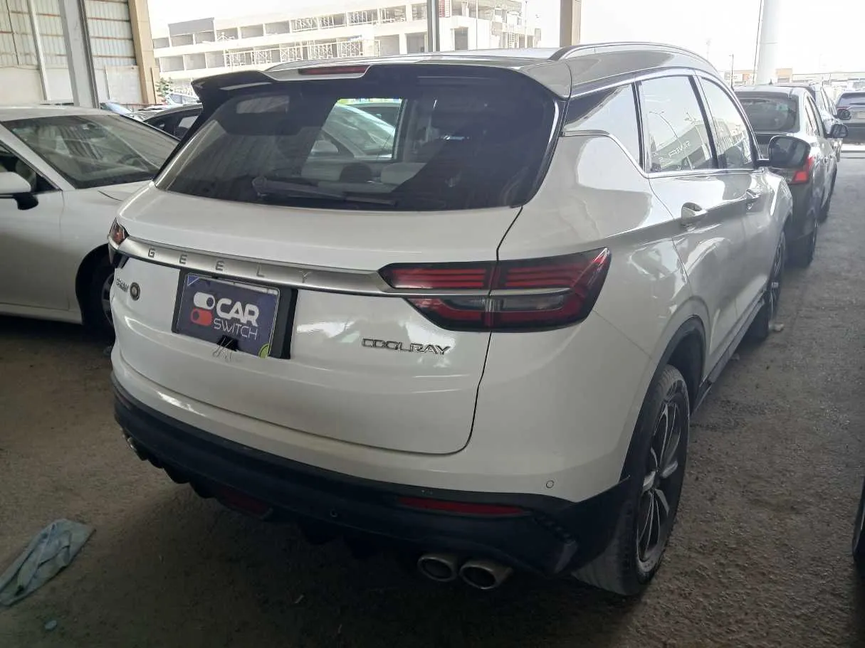 Car image 3