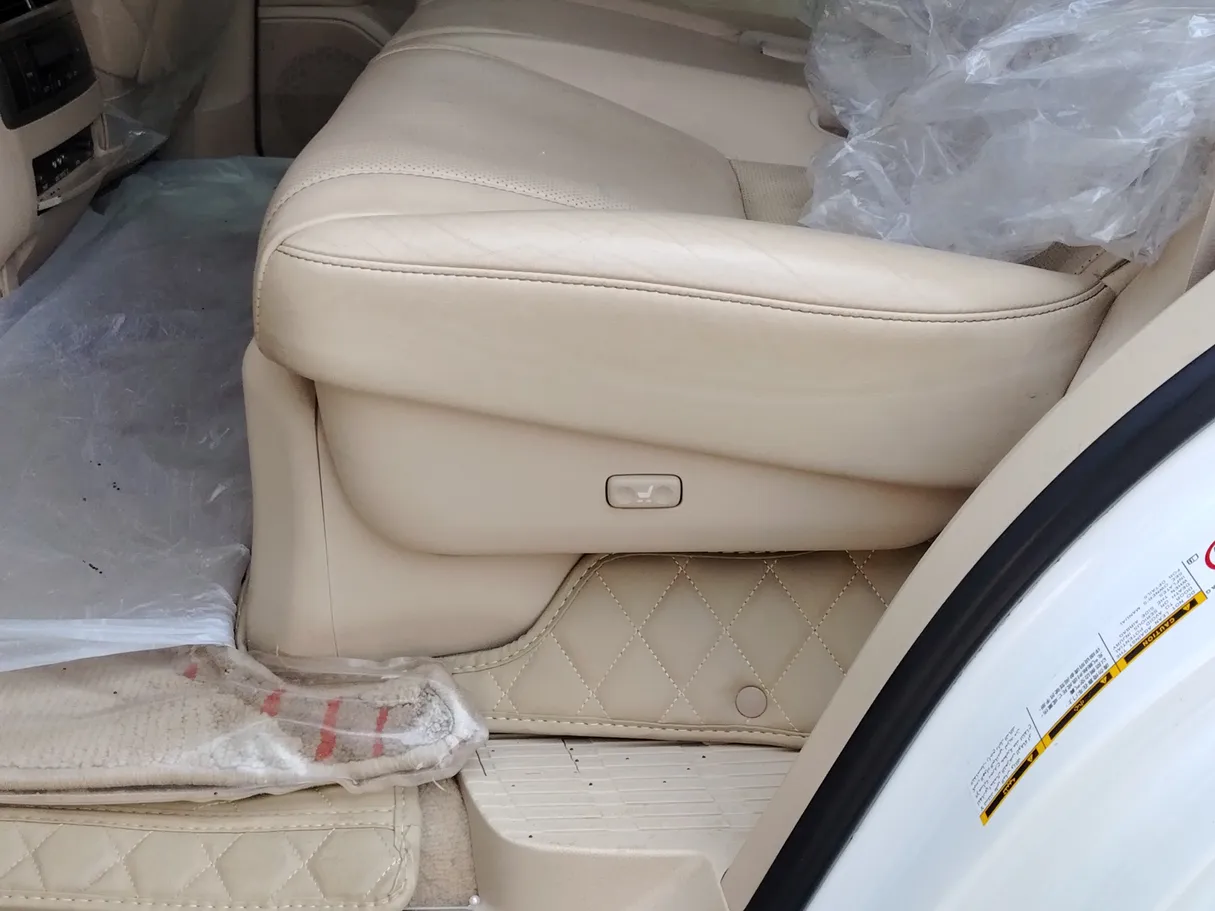 Car image 40