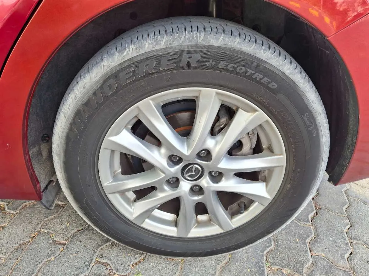 Car image 9