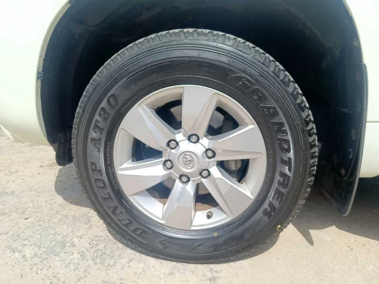 Car image 10