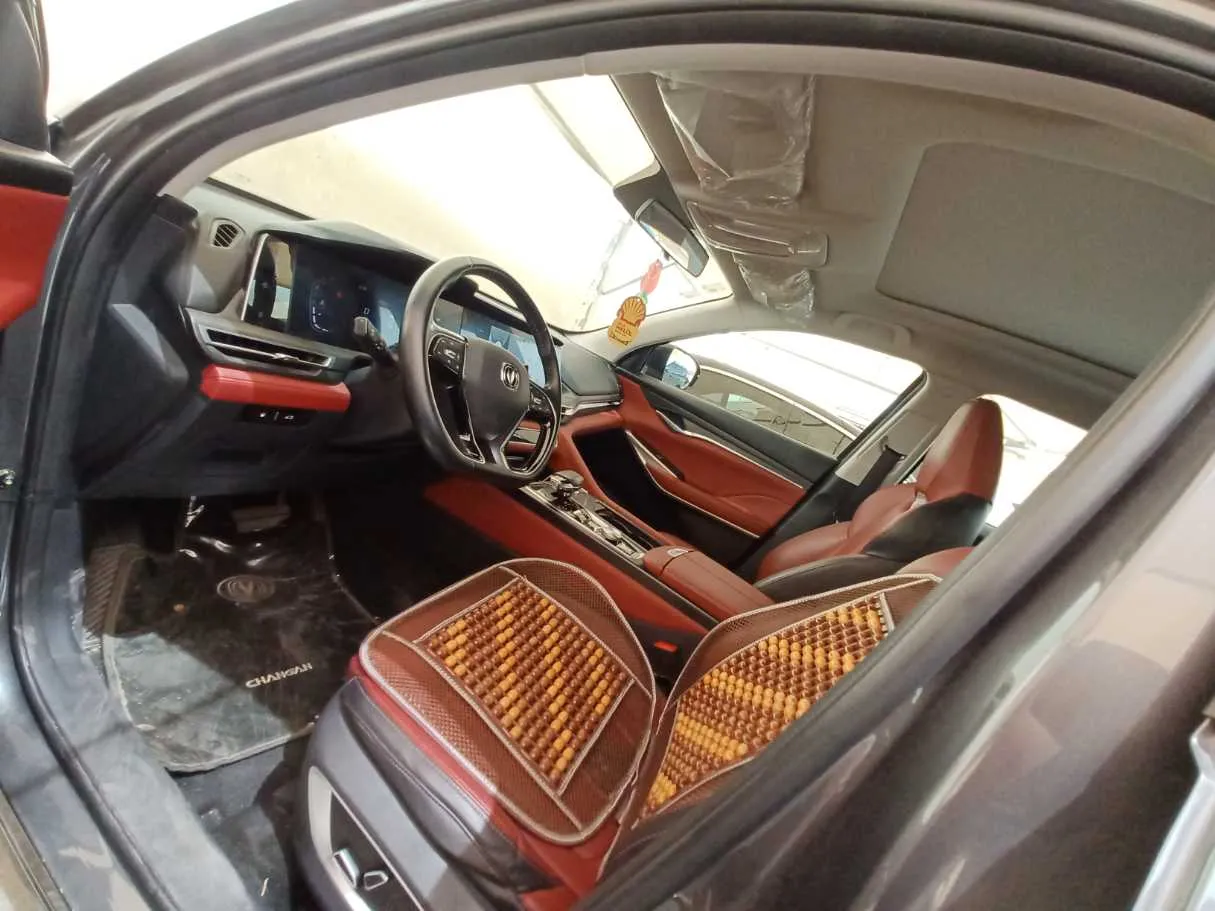 Car image 11