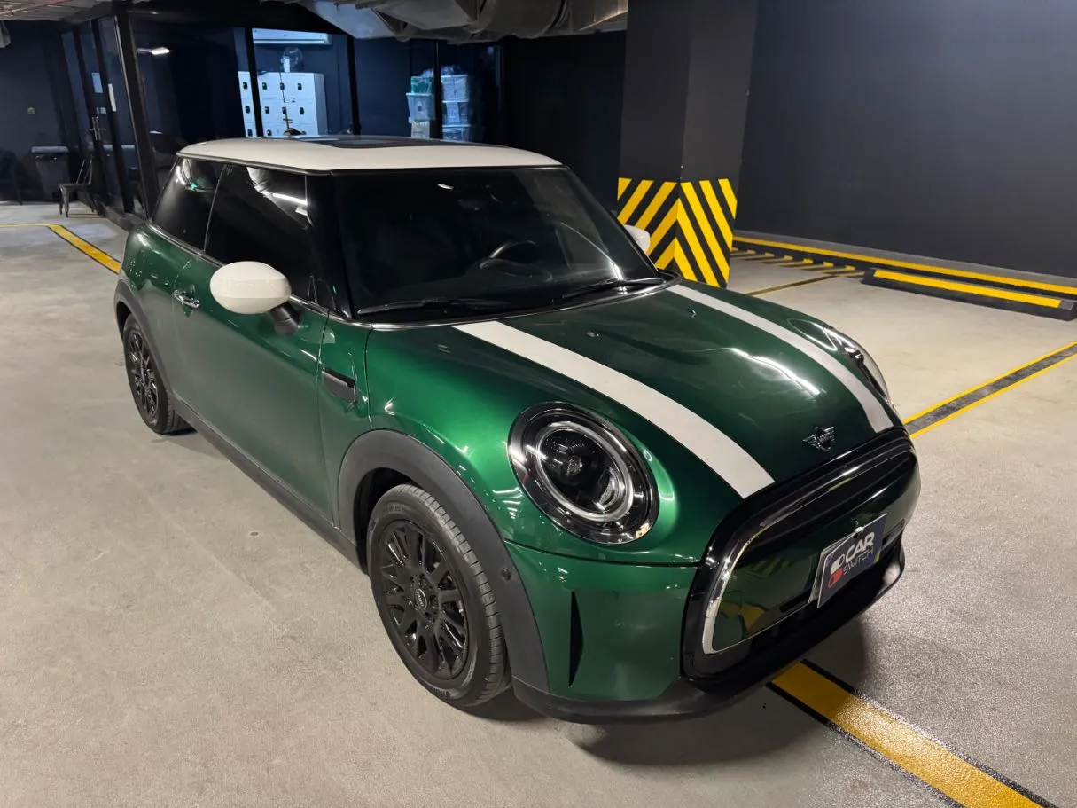 Car image 3