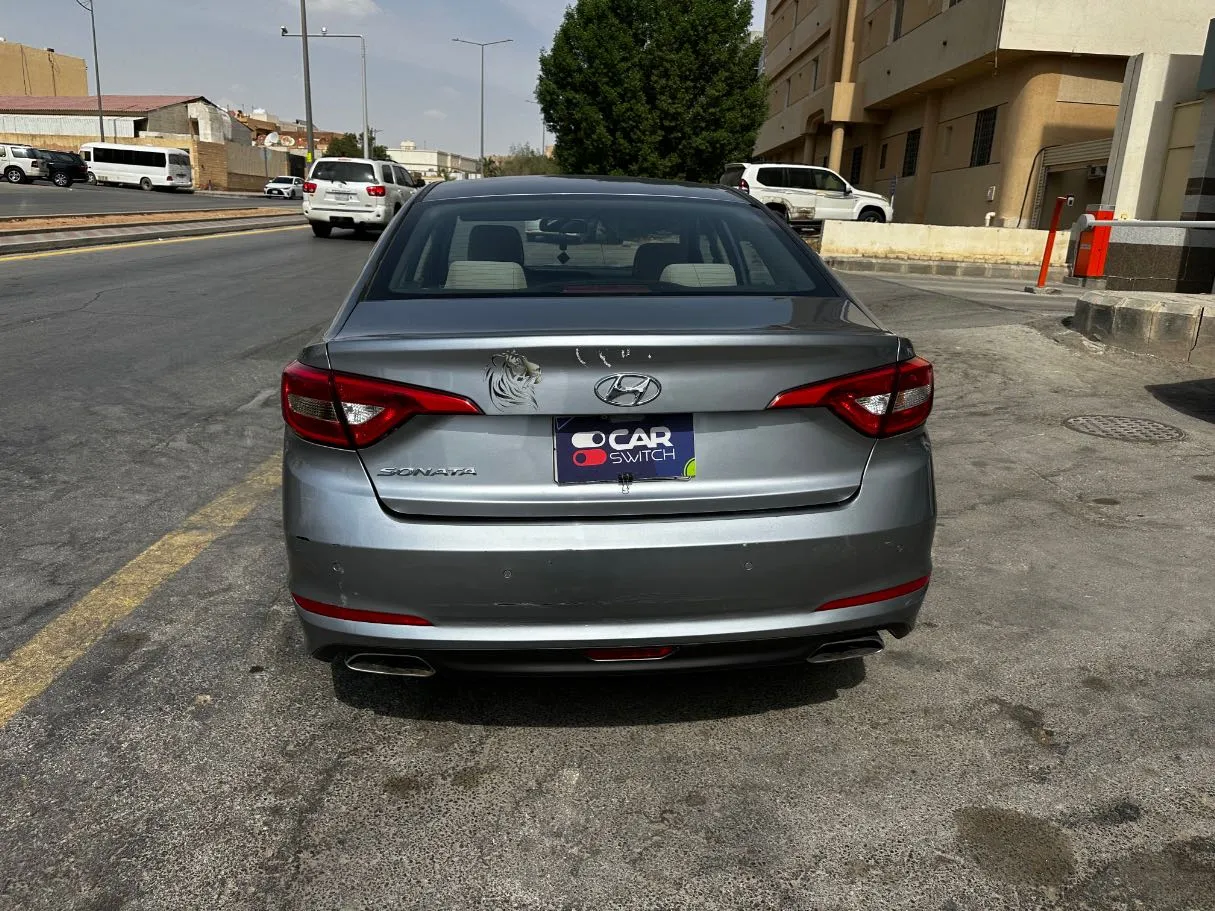 Car image 6