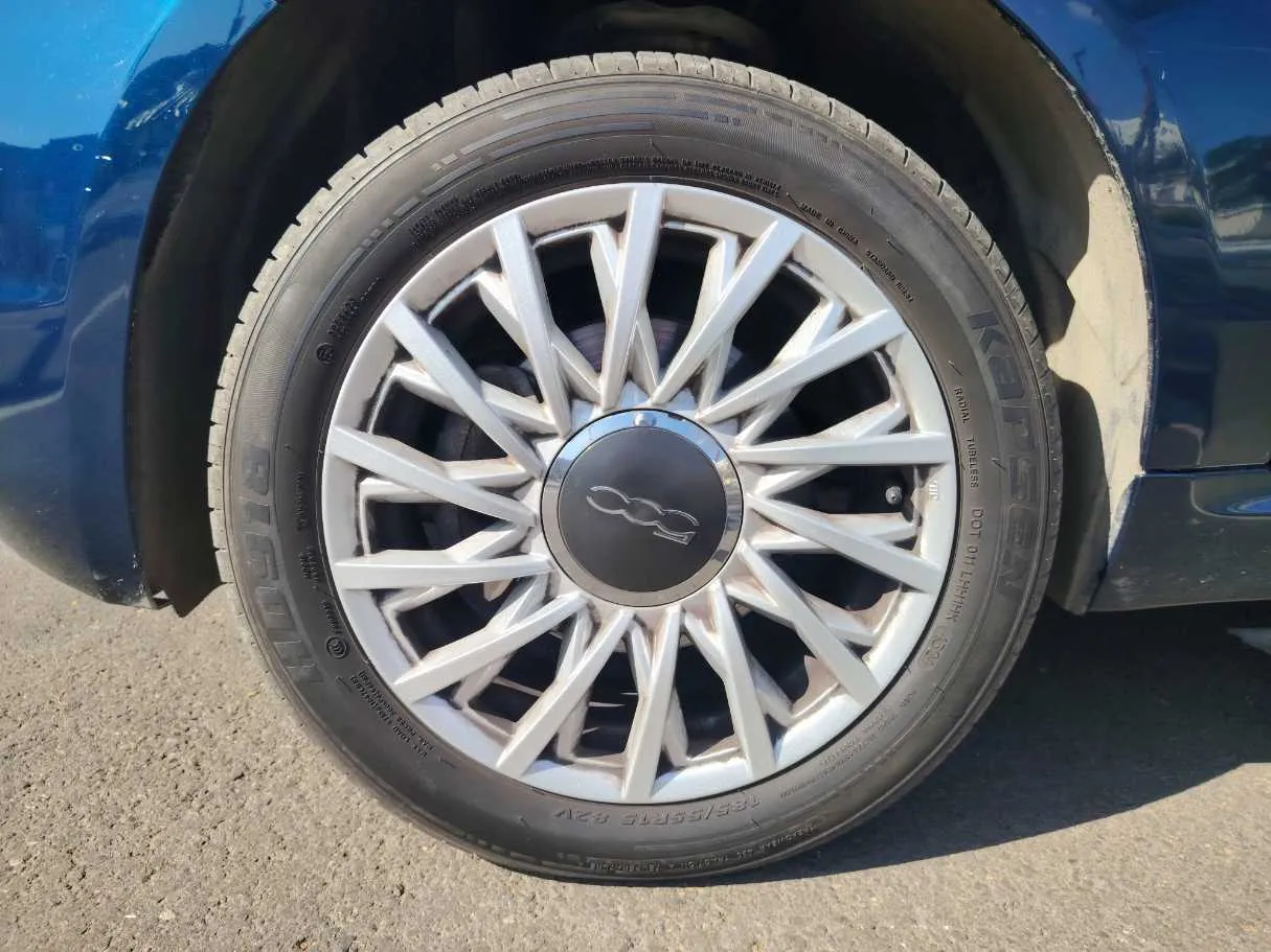 Car image 9