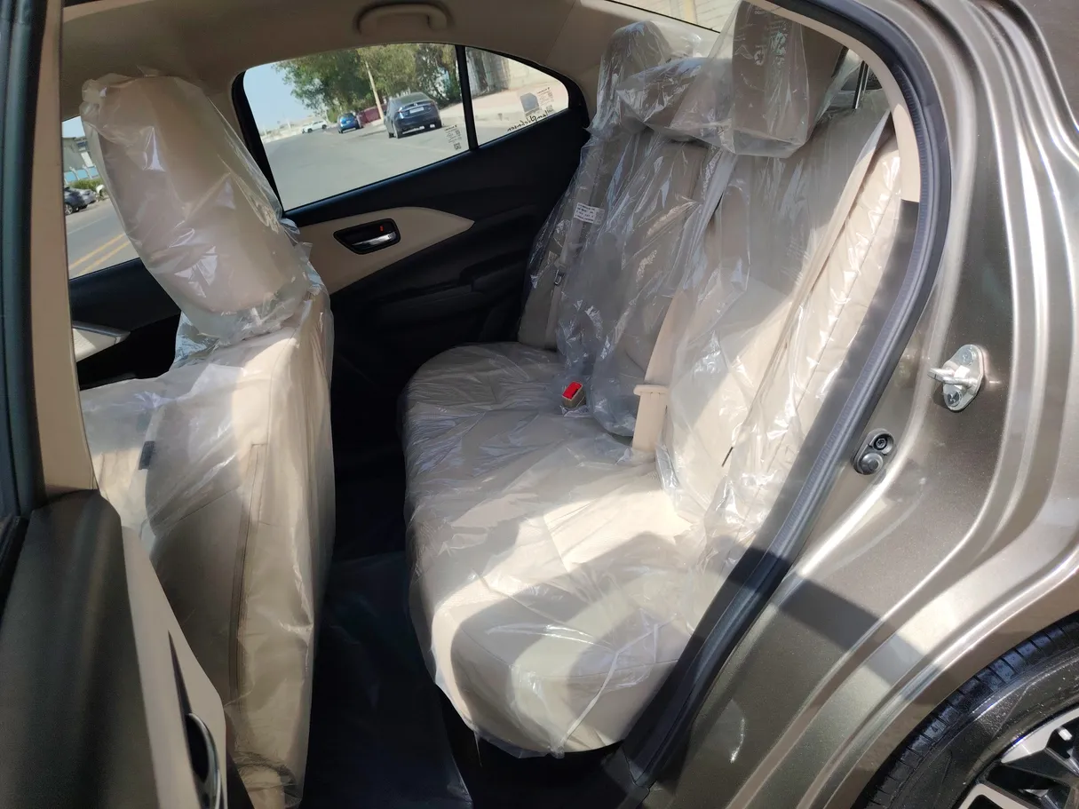 Car image 14