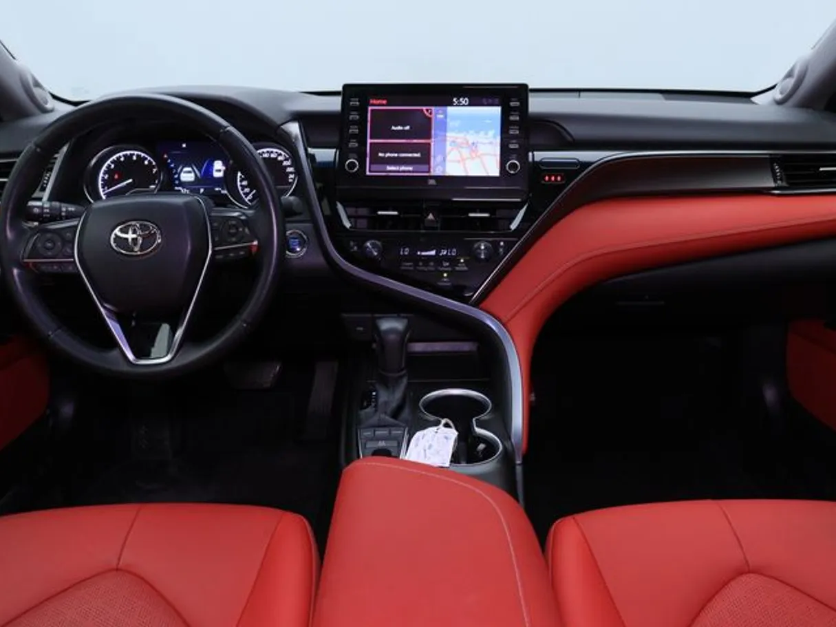 Car image 14