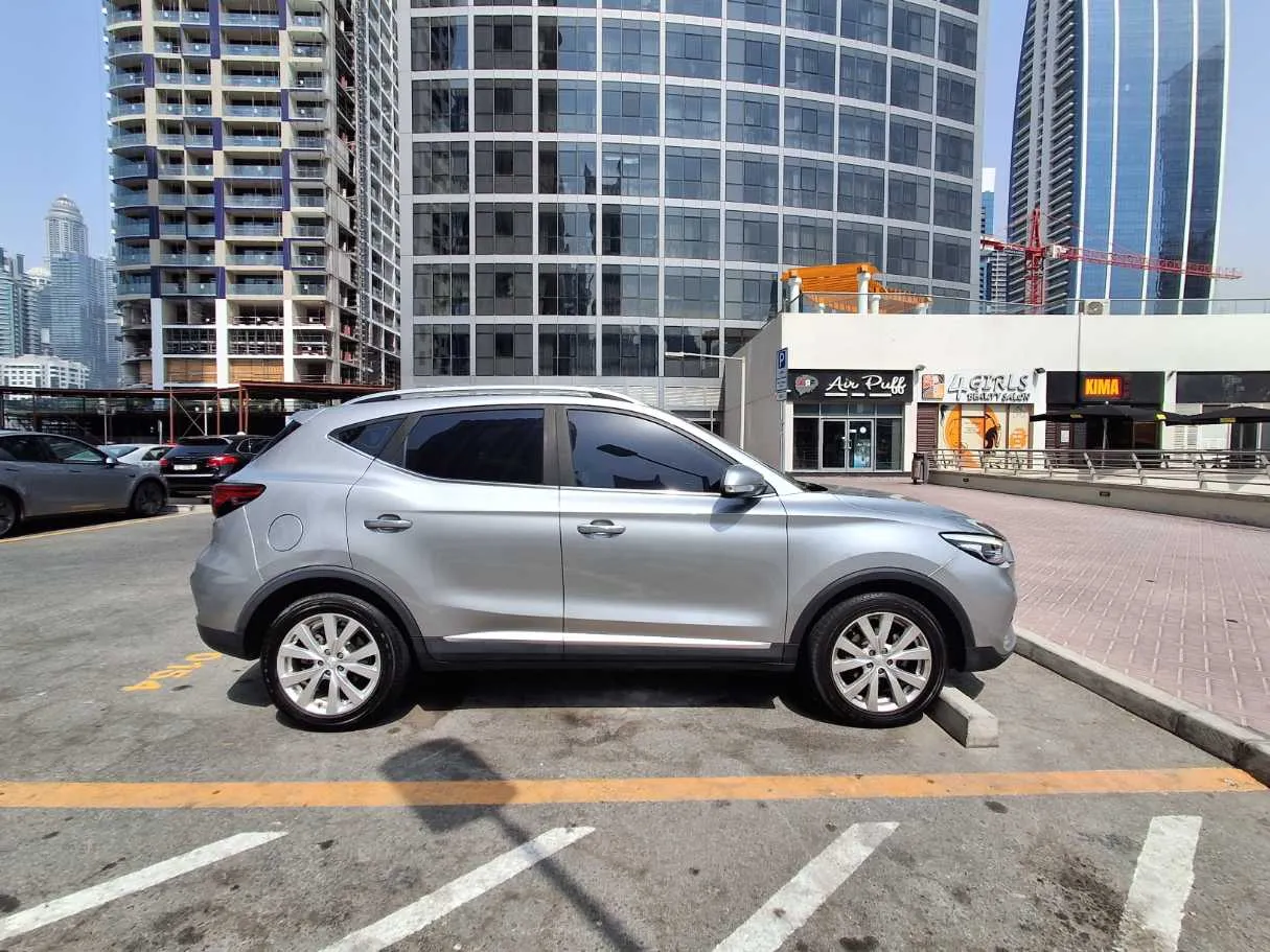Car image 3