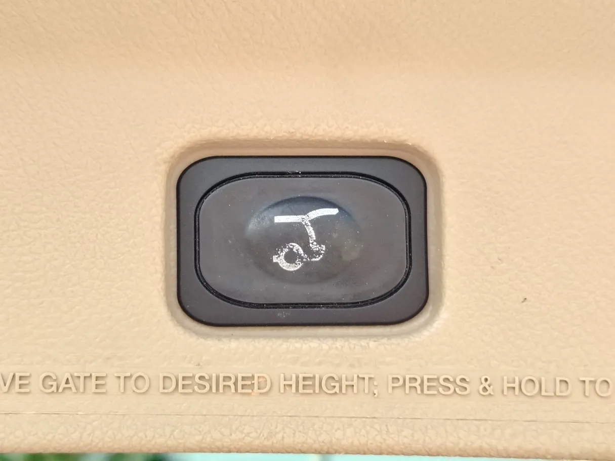Car image 35