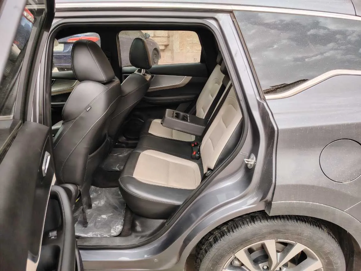 Car image 15