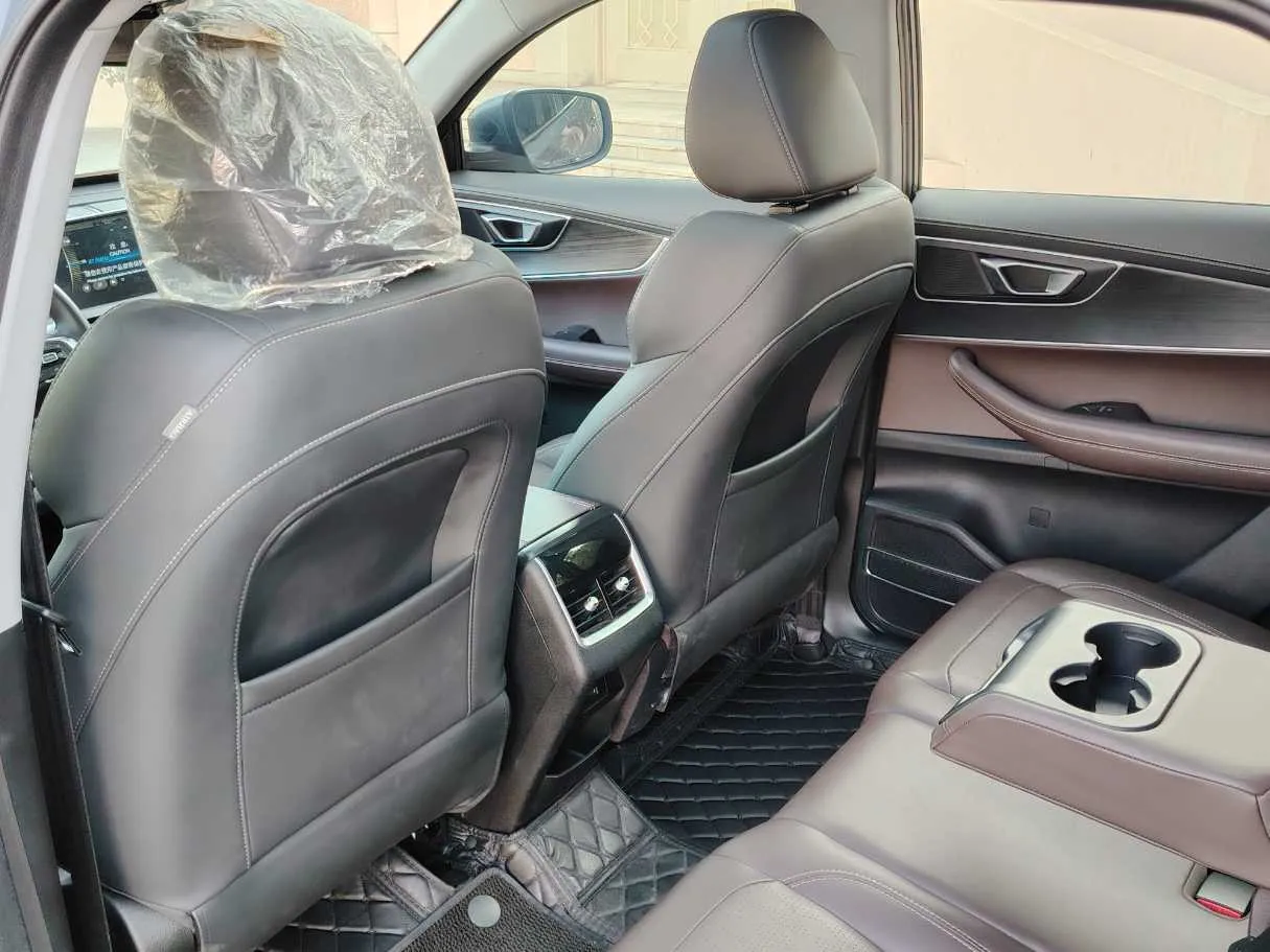 Car image 17