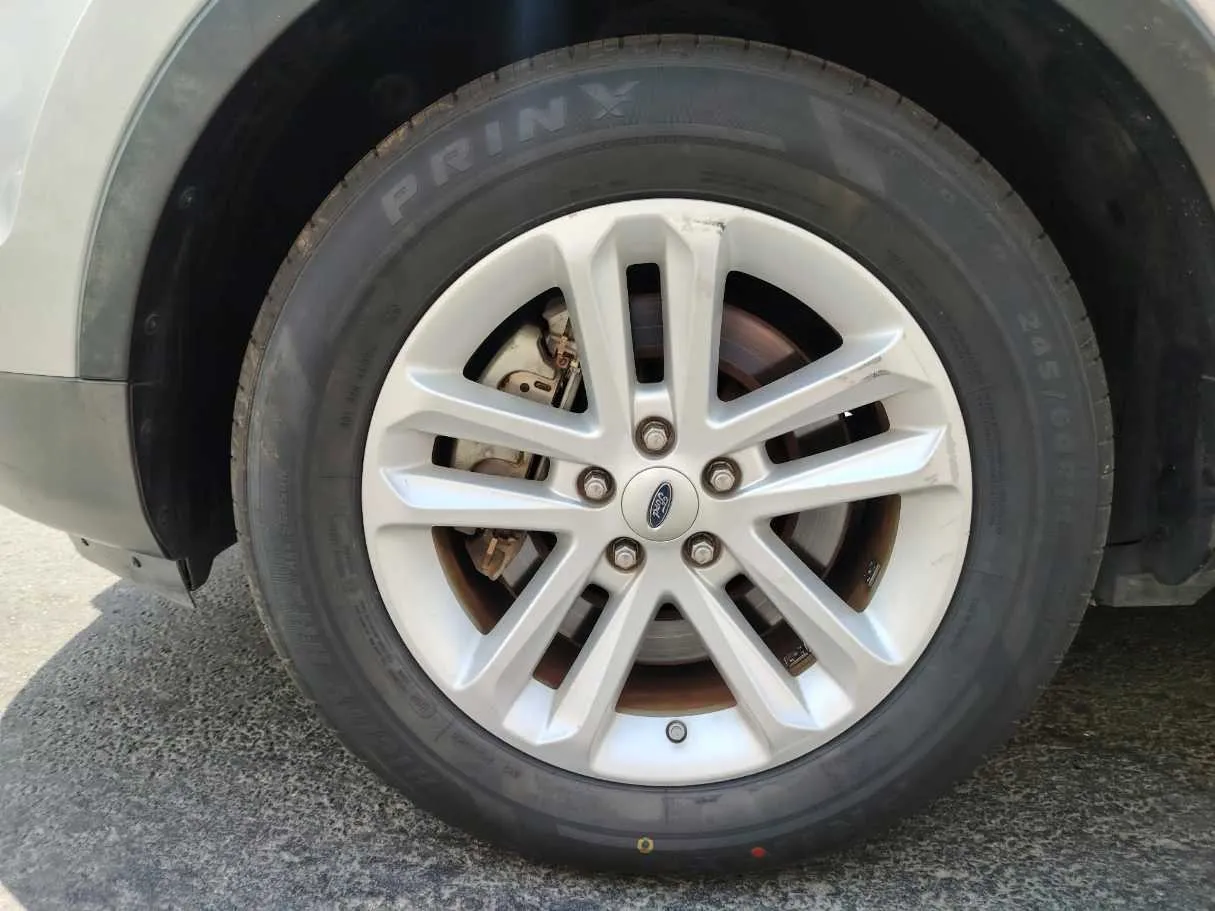 Car image 10