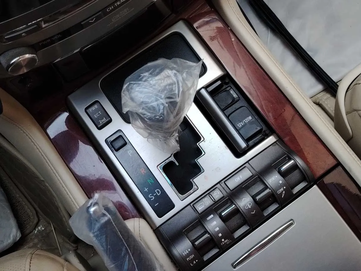 Car image 23