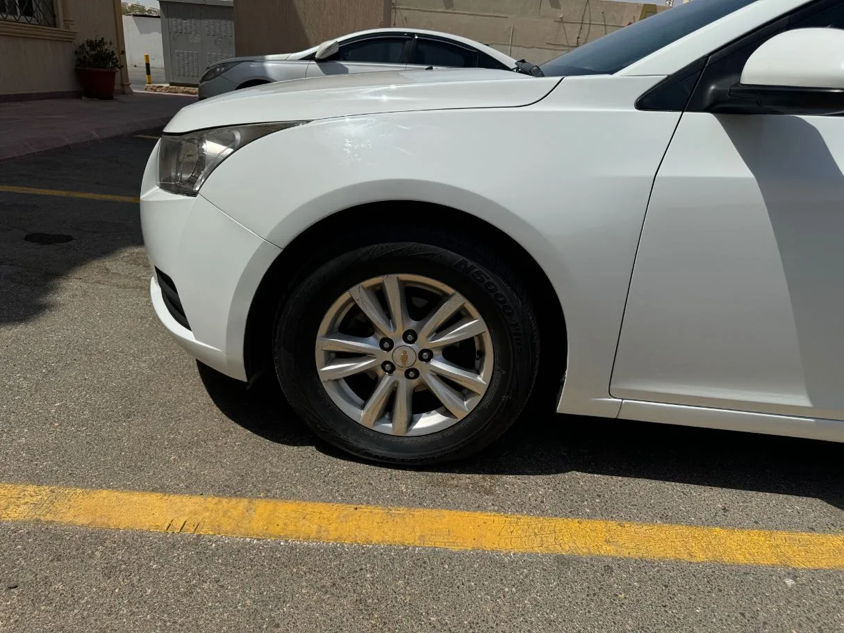 Car image 9
