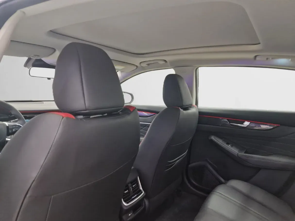 Car image 8