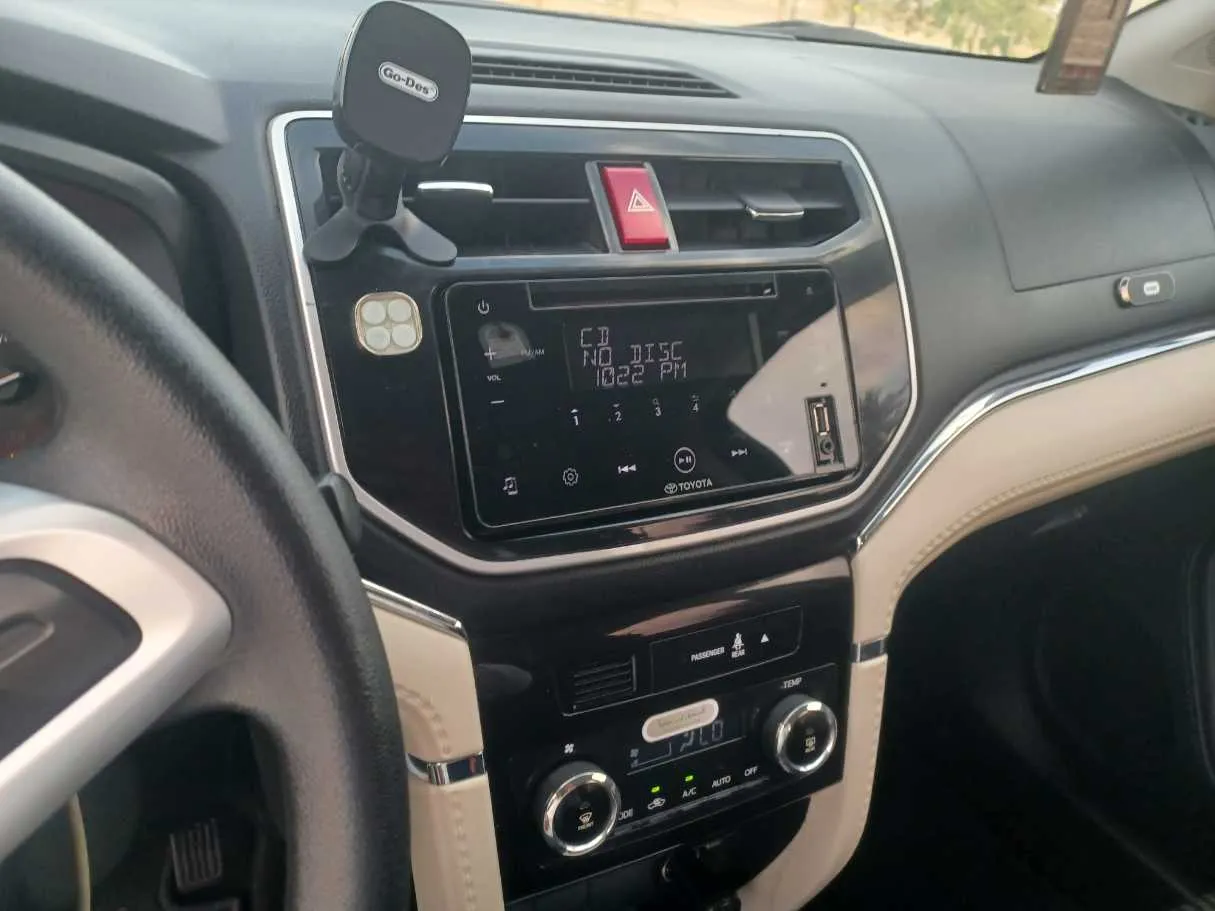 Car image 17