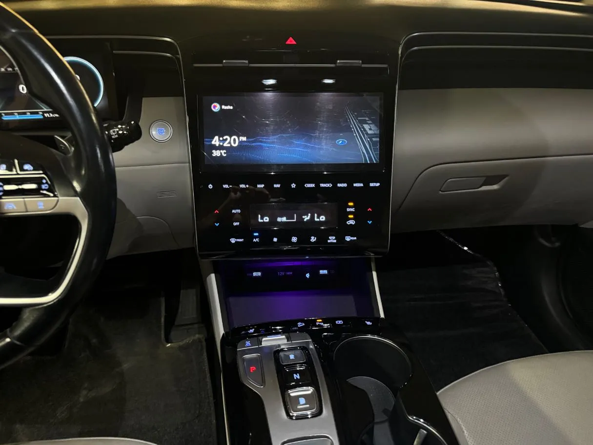 Car image 18