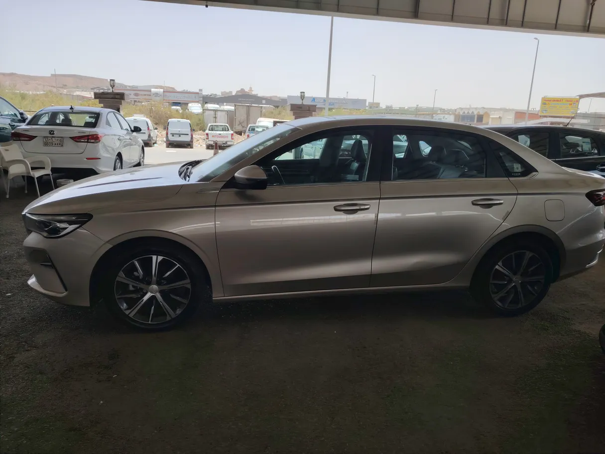 Car image 8