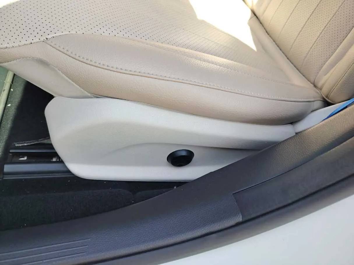 Car image 34