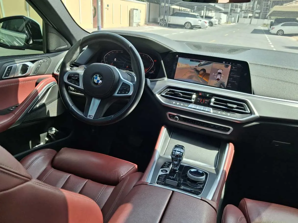 Car image 17