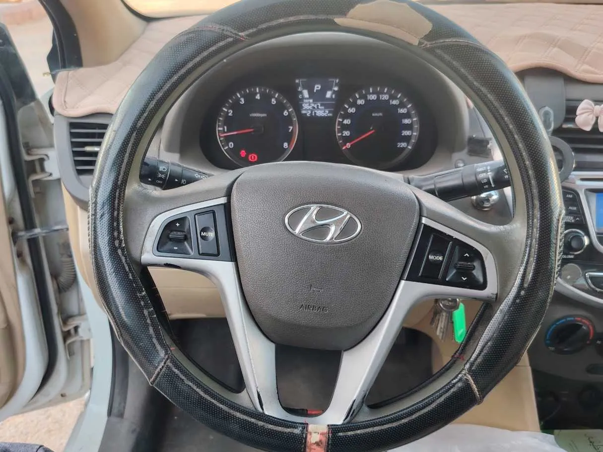 Car image 23