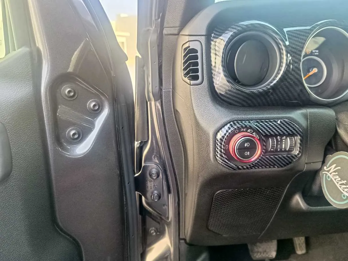 Car image 27
