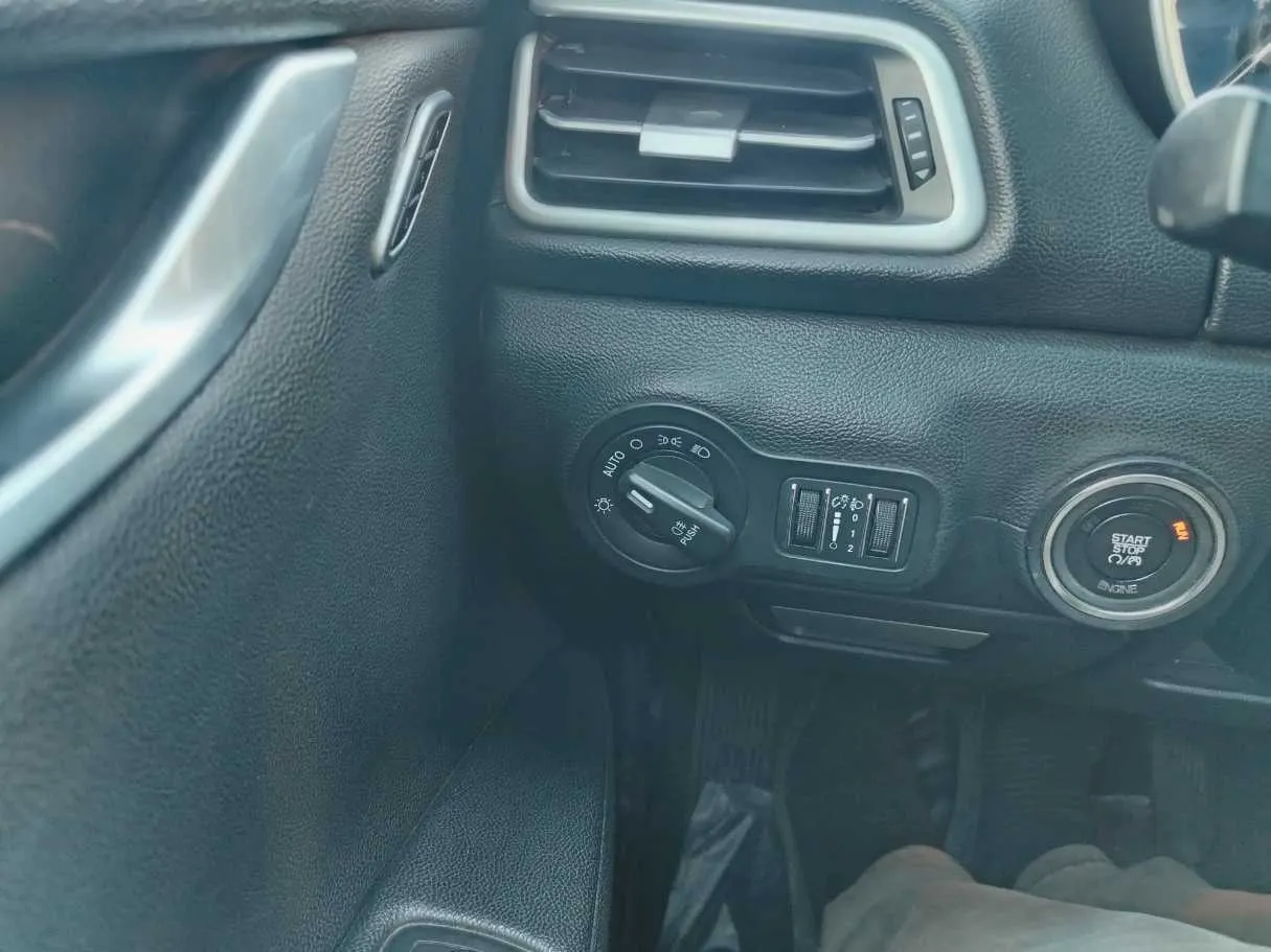 Car image 28