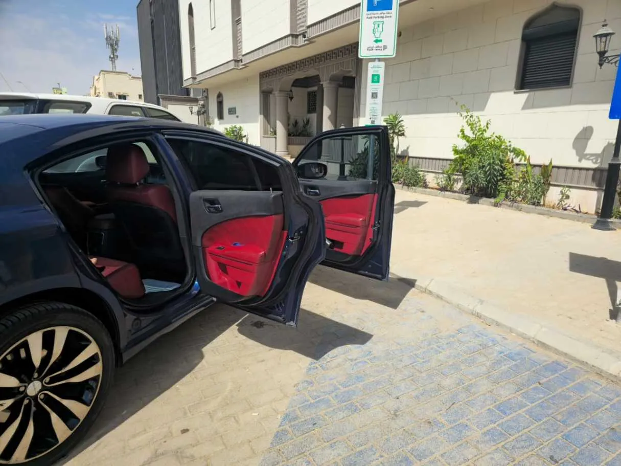 Car image 11