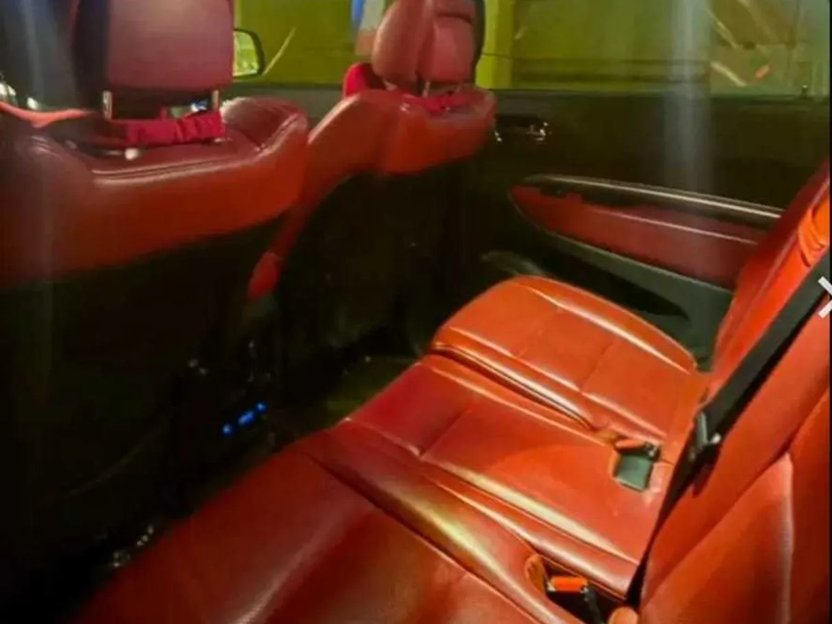 Car image 9