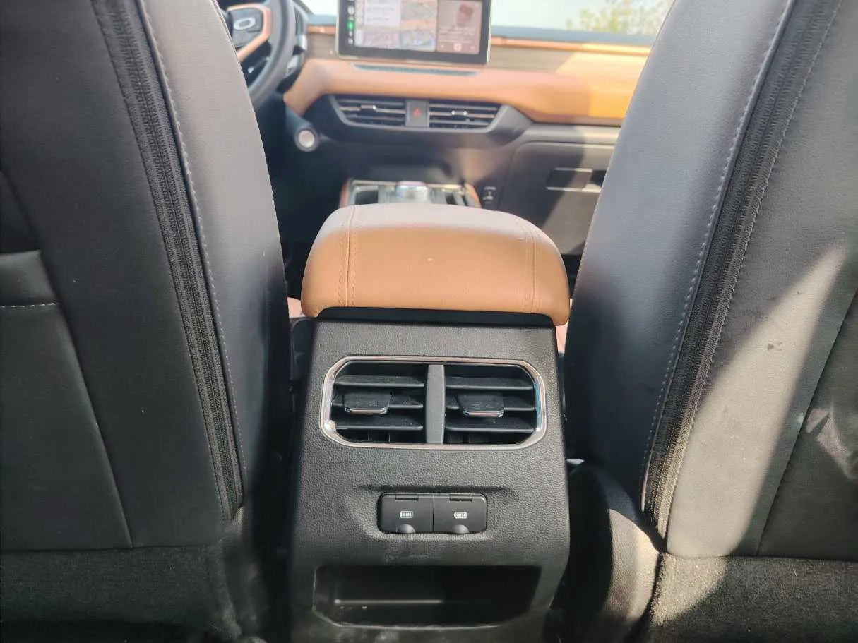Car image 27