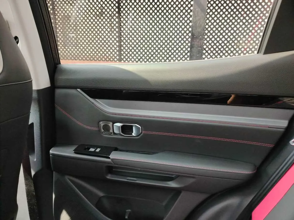 Car image 38