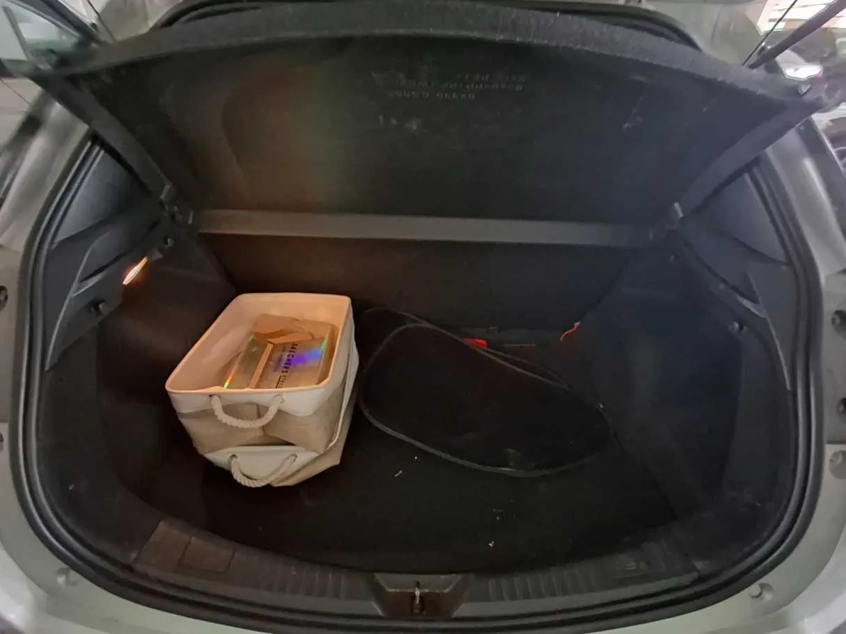Car image 14