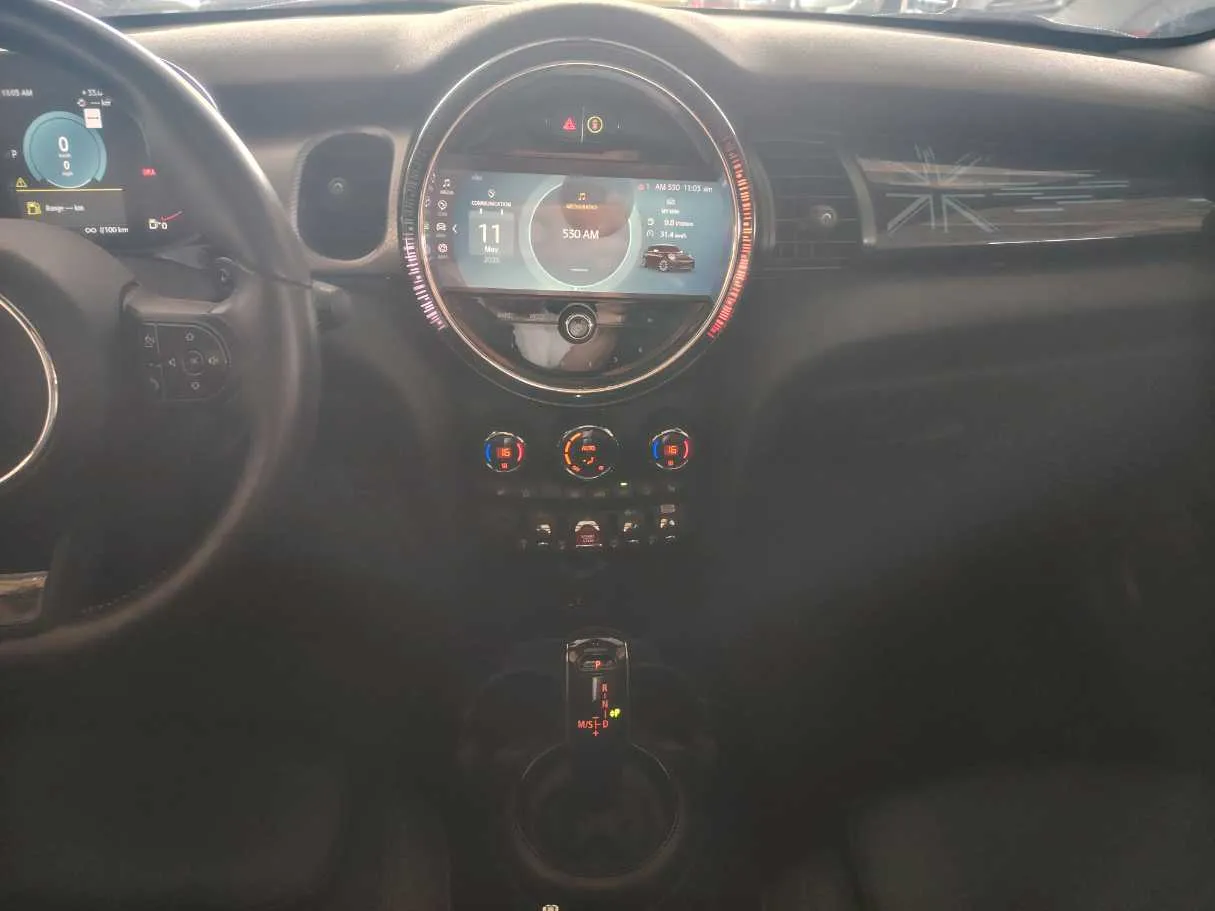 Car image 19