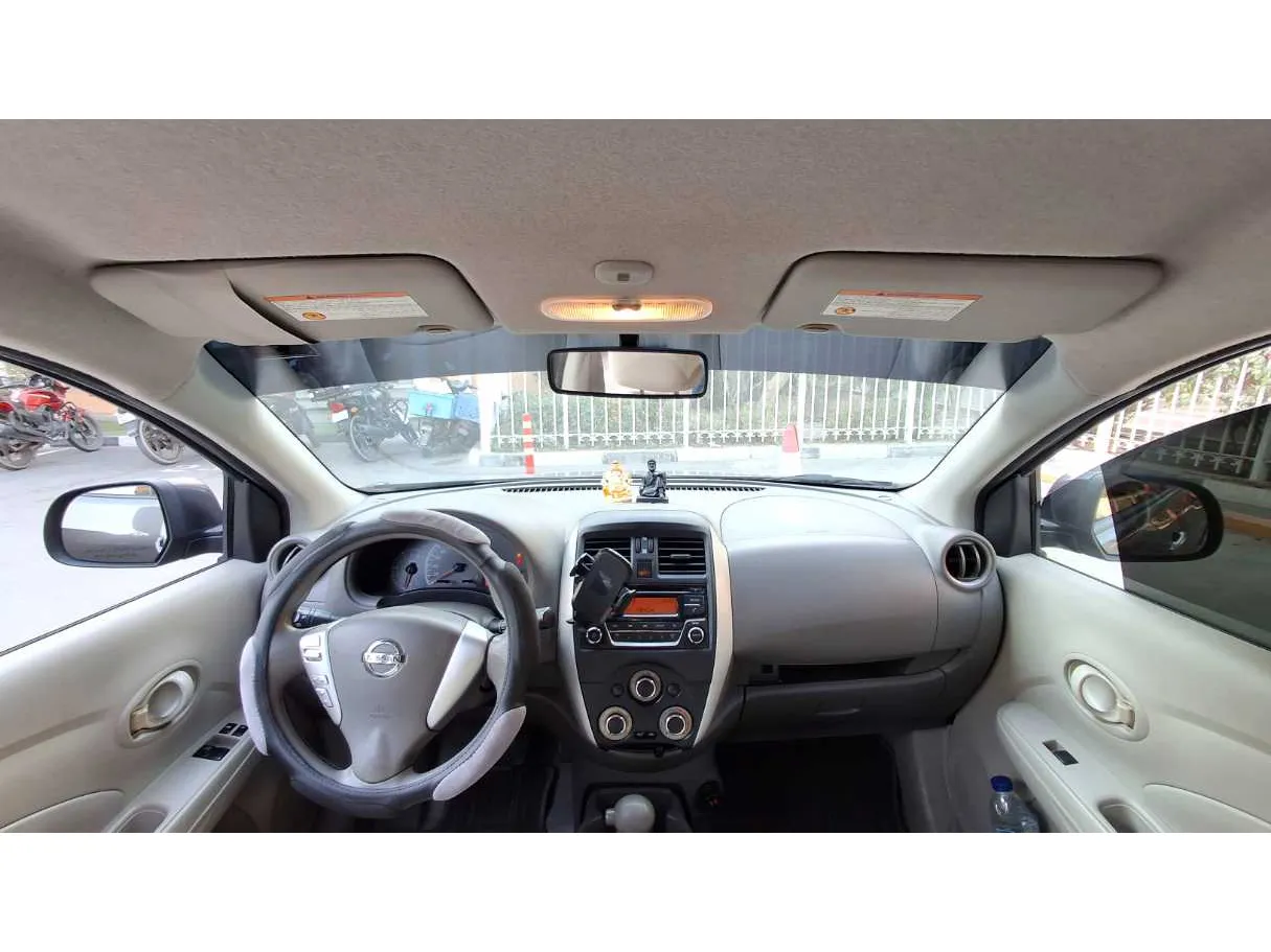 Car image 17