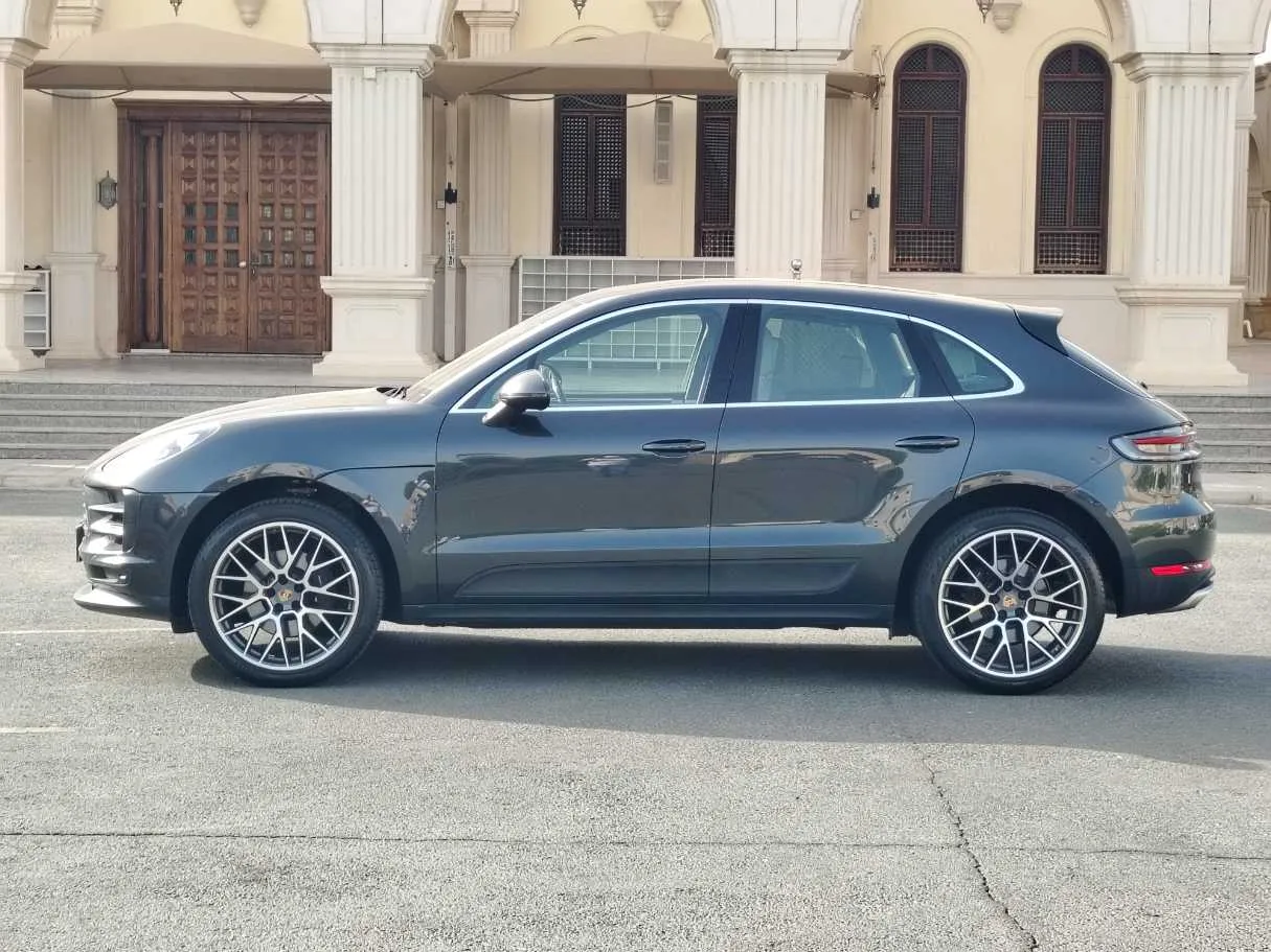 Car image 8