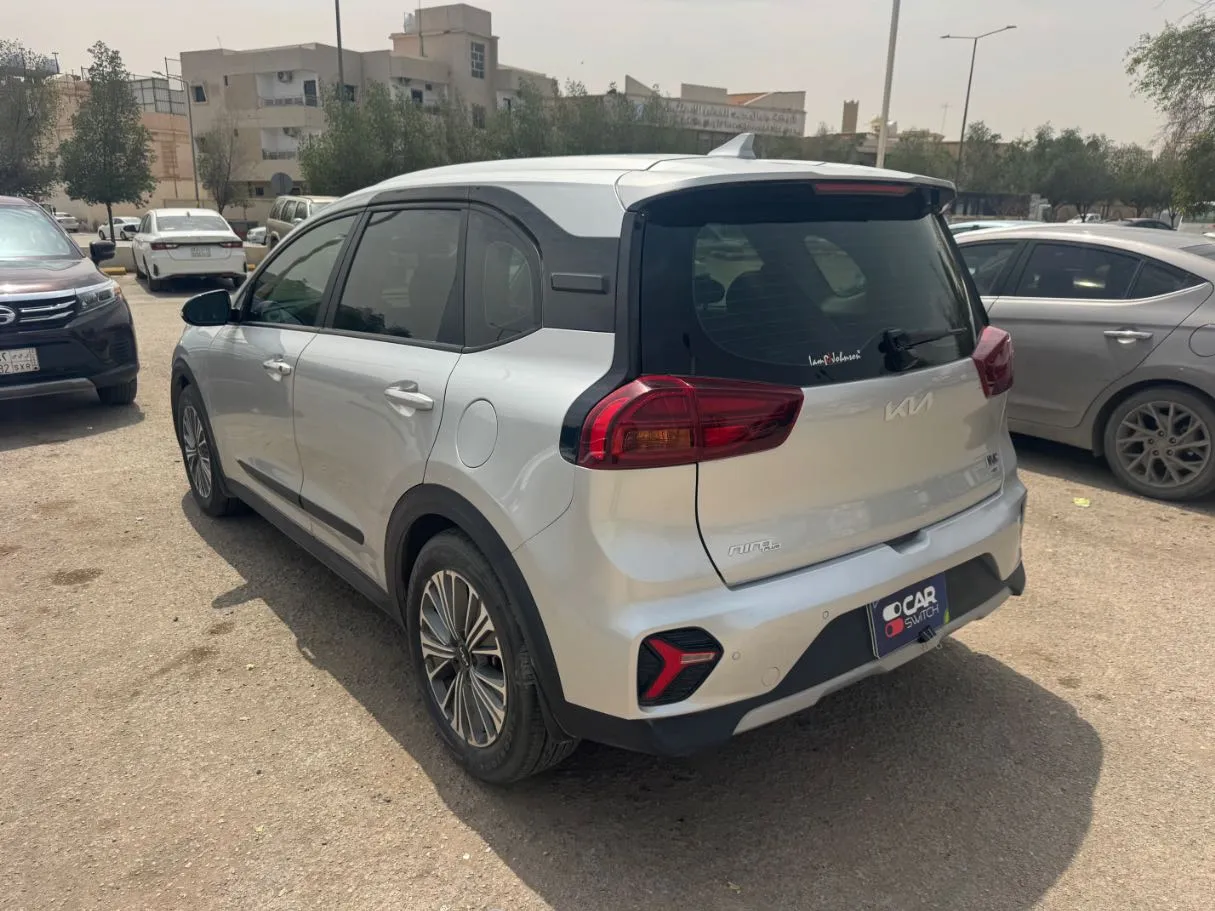 Car image 7