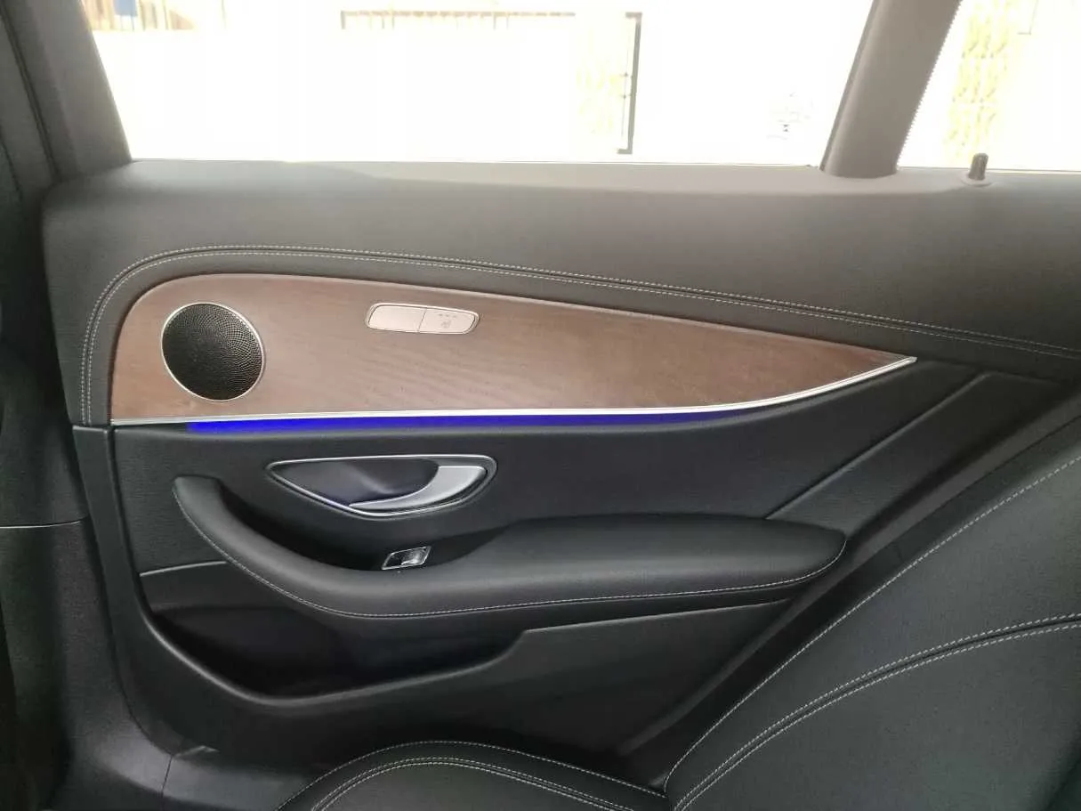 Car image 38