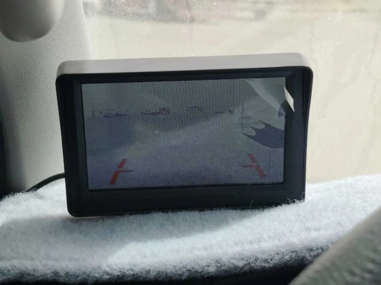 Car image 25