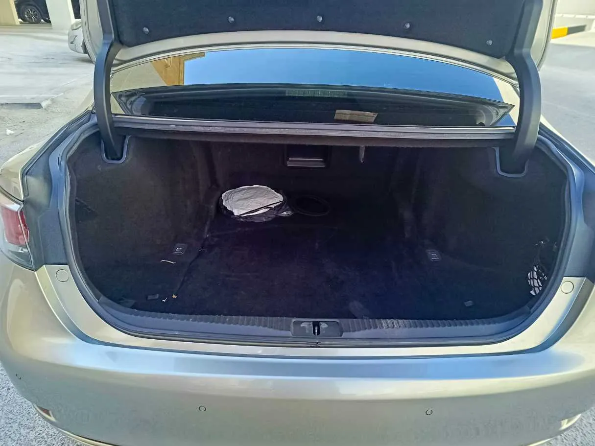 Car image 33