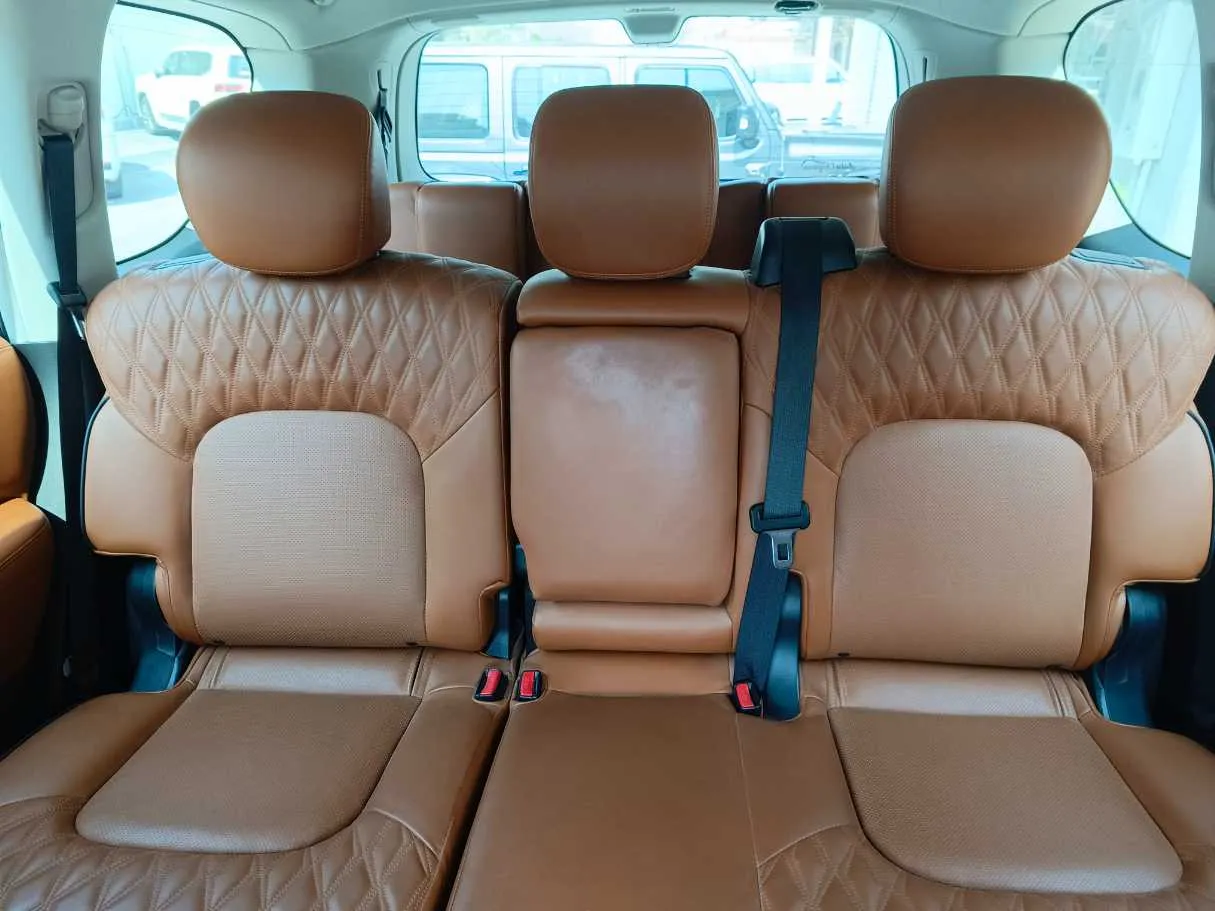 Car image 19
