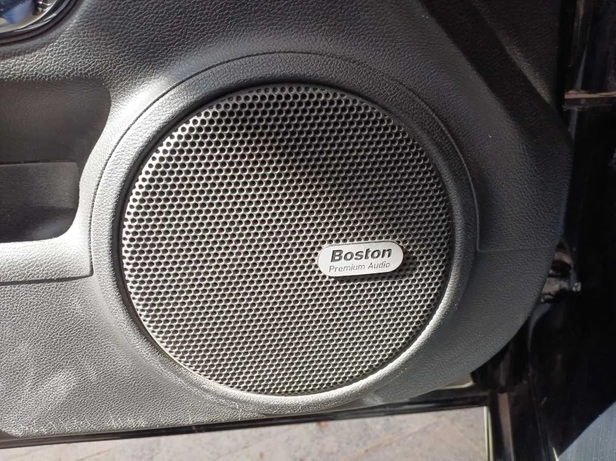 Car image 20