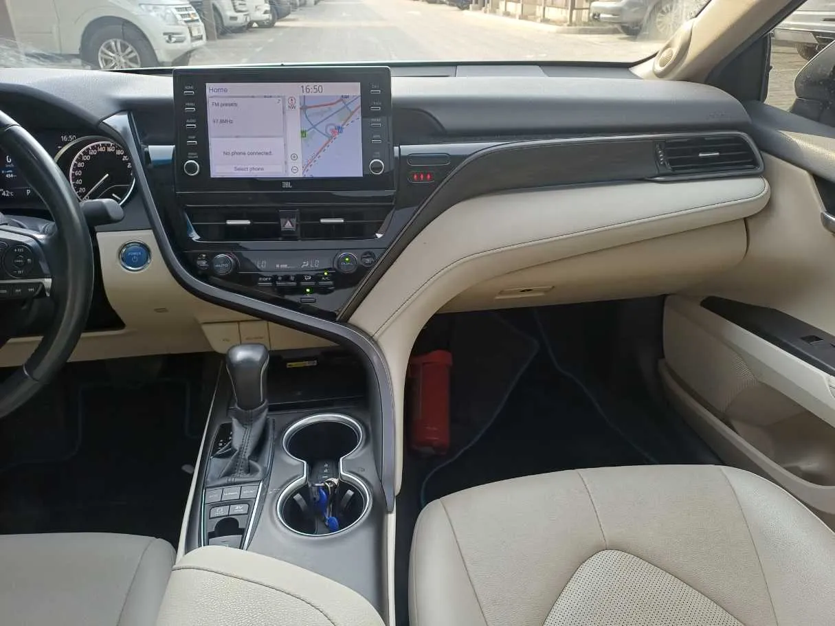 Car image 15