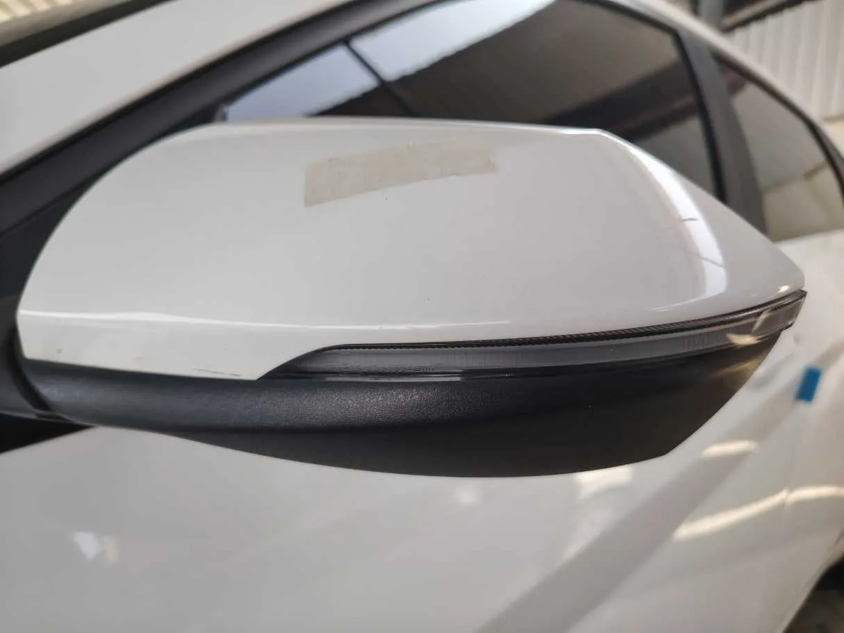 Car image 26