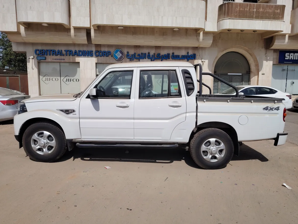 Car image 8