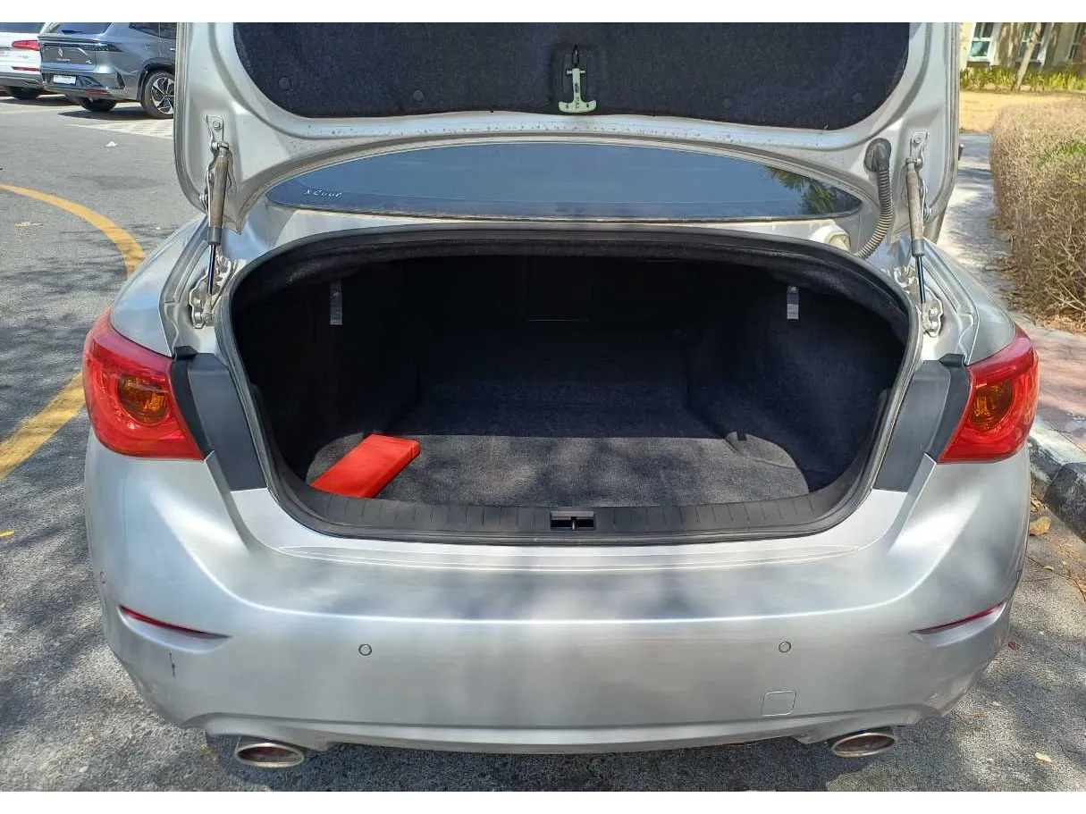 Car image 19
